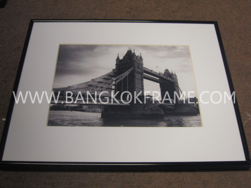 กรอบอลูมิเนียมสีดำ